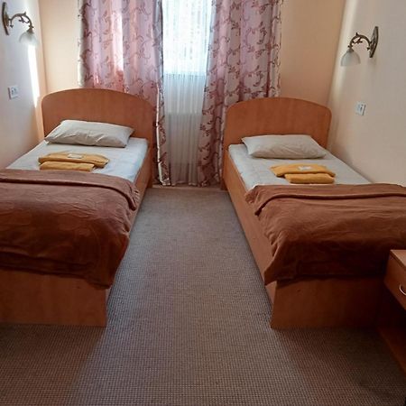 Hostel Iskra Lviv Eksteriør bilde